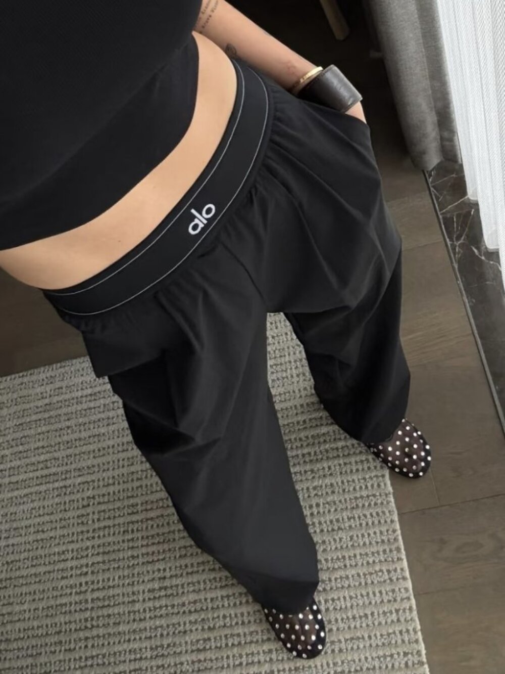 Black ALO Yoga Casual Pants NWT Regular 30-inch😎Travel Work Everyday💥Size M